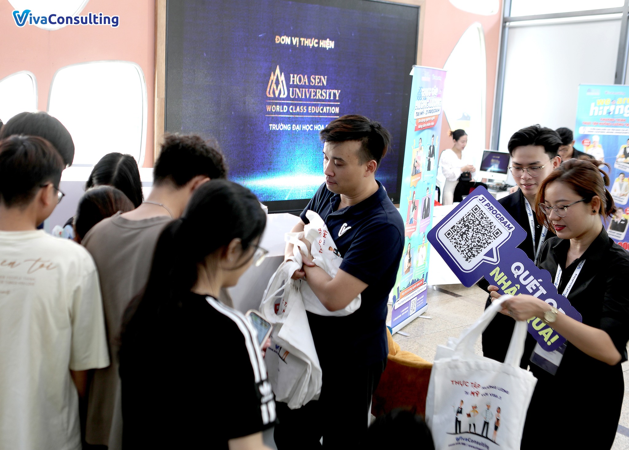 Viva Consulting Service bùng nổ chuỗi sự kiện tuyển sinh J1 tại trường đại học Hoa Sen 4 407653562 329317043194998 3701279112768476513 n