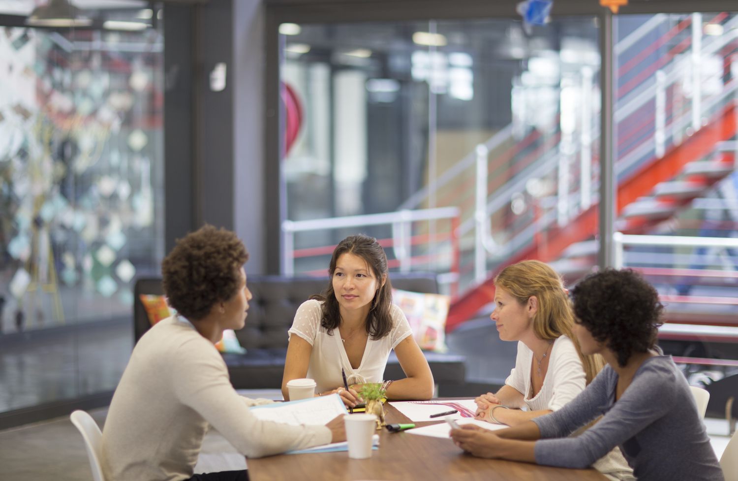 informal meeting in an advertising agency 557920759 5995e7ab685fbe001031141d