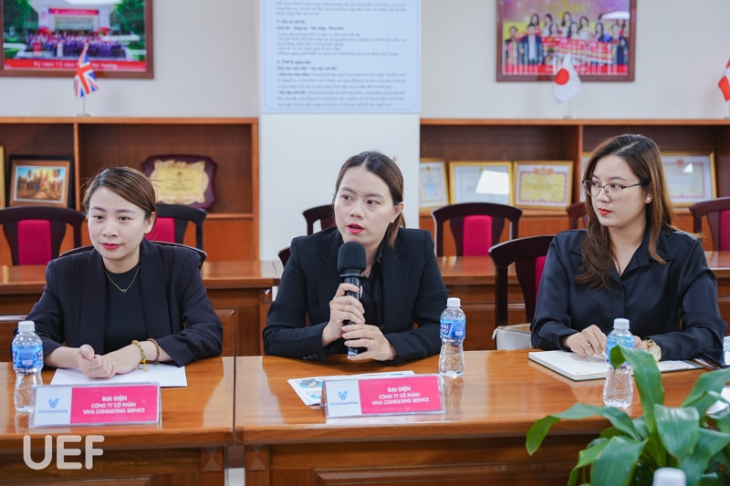 Đại diện Viva Consulting cung cấp các thông tin cần thiết về J1 Program