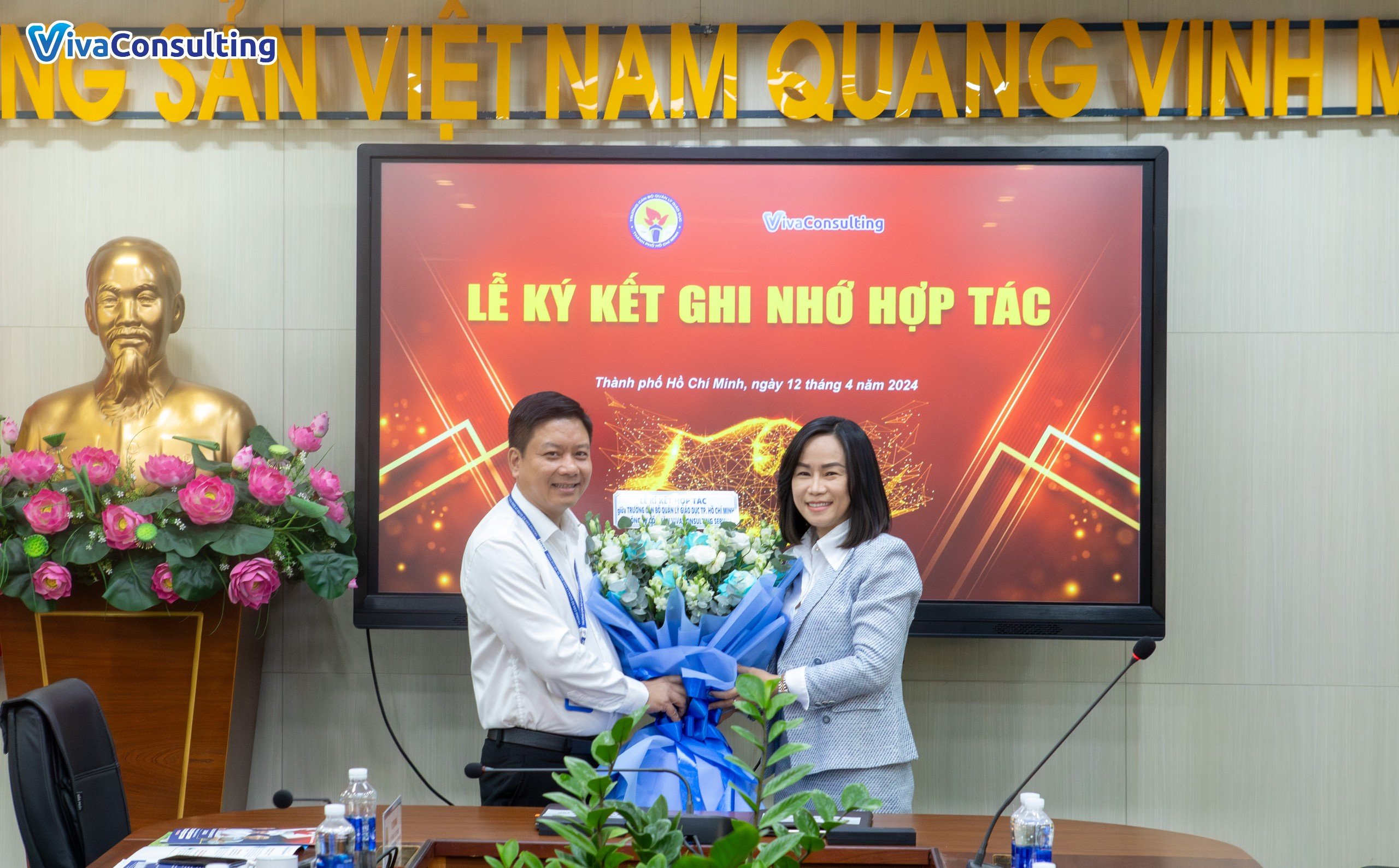 LỄ KÝ KẾT "ĐÀO TẠO VÀ TRUYỀN THÔNG CÁC CHƯƠNG TRÌNH PHÁT TRIỂN NHÂN LỰC VÀ CƠ HỘI NGHỀ NGHIỆP QUỐC TẾ" 4 z5341029927634 adc61fd1baf212cd5acdffc011d4cf3a