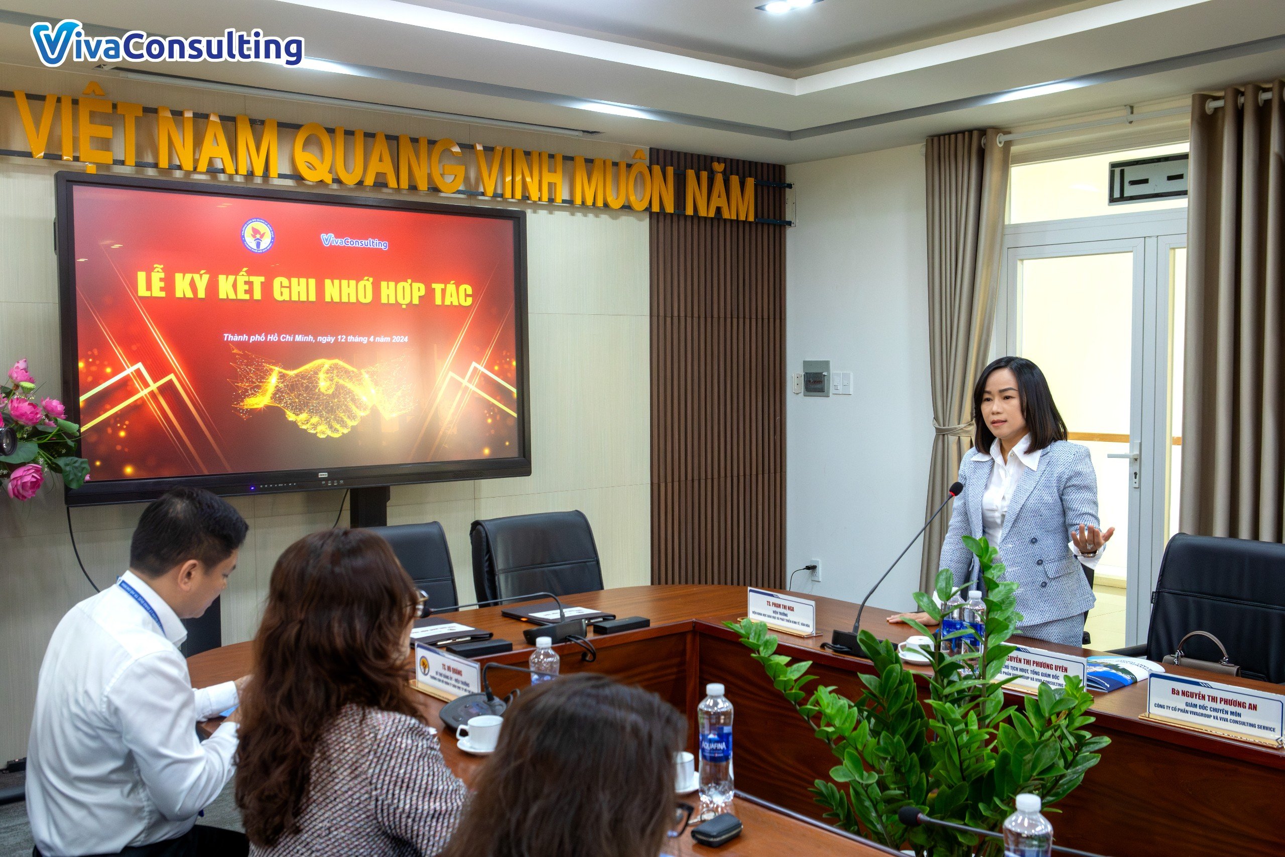 LỄ KÝ KẾT "ĐÀO TẠO VÀ TRUYỀN THÔNG CÁC CHƯƠNG TRÌNH PHÁT TRIỂN NHÂN LỰC VÀ CƠ HỘI NGHỀ NGHIỆP QUỐC TẾ" 5 z5341029972723 0bde062c56d29f0ae5eeb53e9290ec71