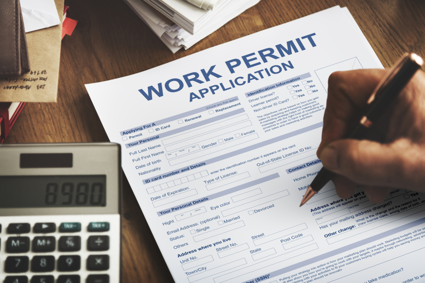 NÊN HAY CHĂNG ĐI DU LỊCH CANADA RỒI XIN WORK PERMIT? 4 Đi du lịch Canada rồi xin giấy phép lao động tiềm ẩn rất nhiều rủi ro