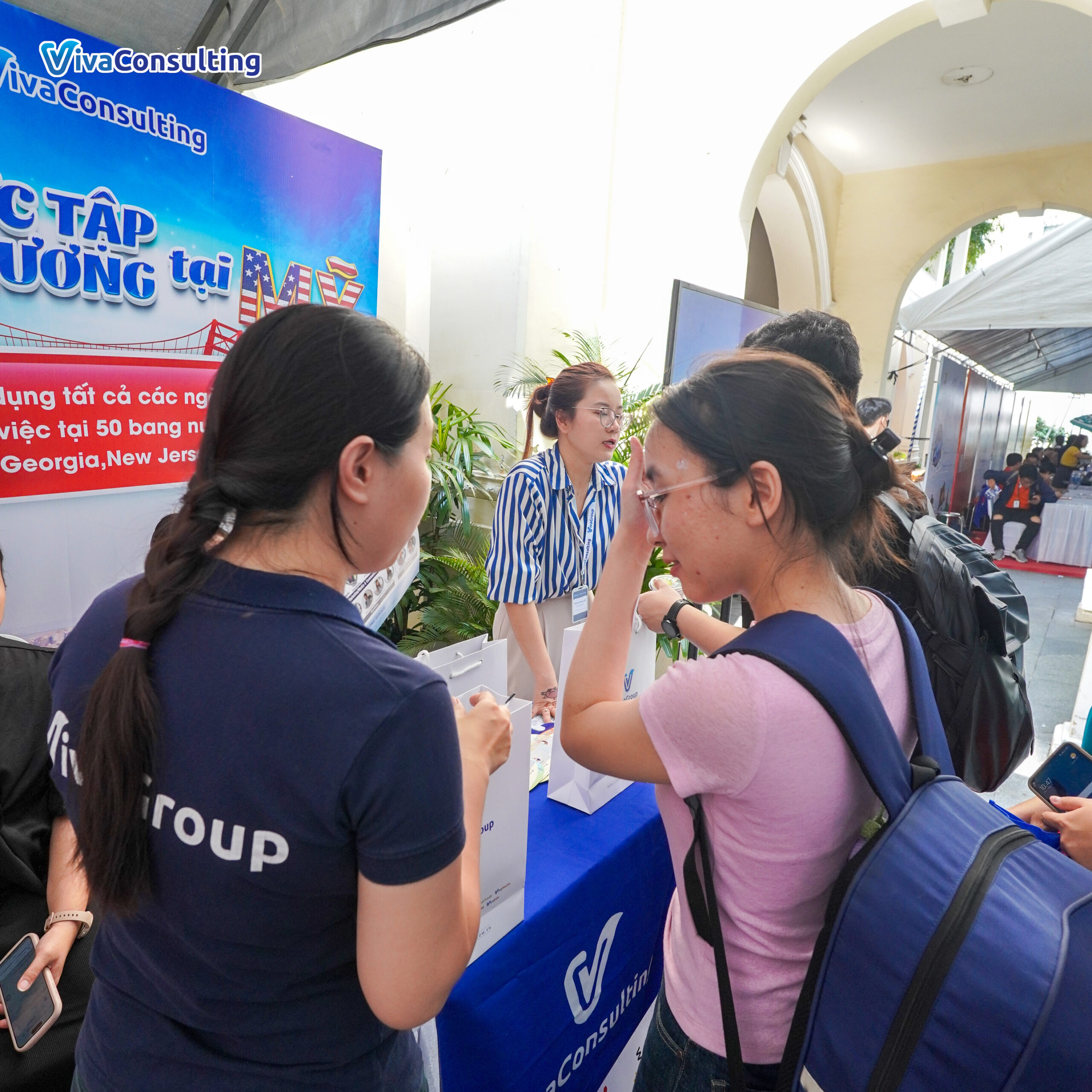 Viva Consulting X Đại học Kinh tế Tp. HCM | Check in UEH CAREER FAIR 2024 6 UEH 0311 1 scaled