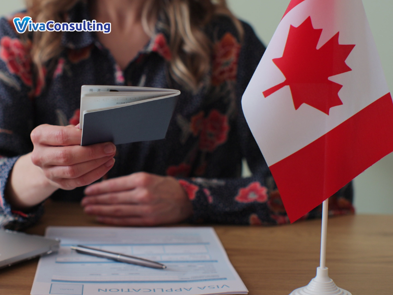 Tin hot cuối năm 2024: Canada tăng NGƯỠNG LƯƠNG mới cho lao động nước ngoài 2 nguoi-lao-dong-canada