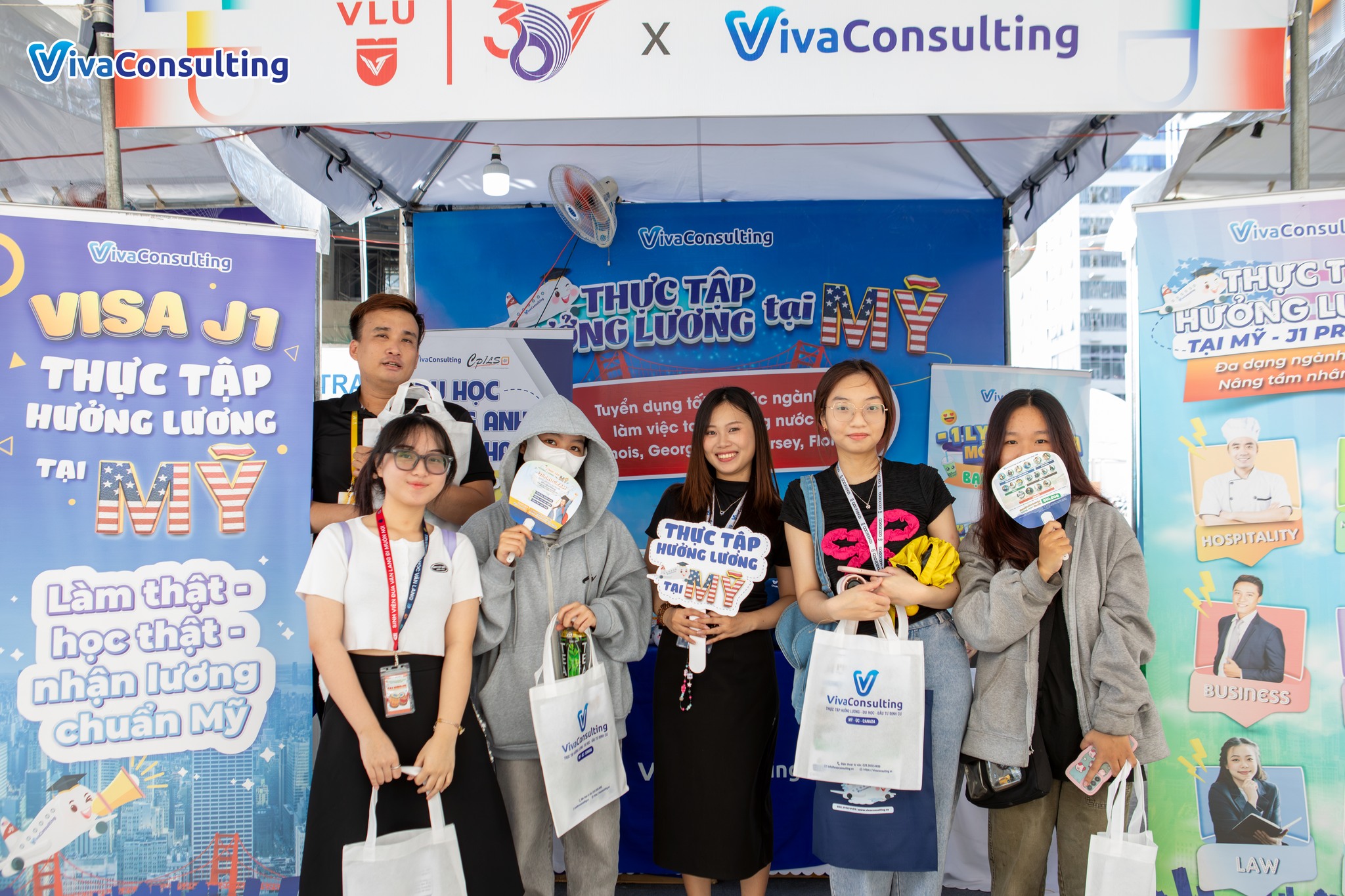 Viva Consulting check-in VLU's Job Fair 2025: SUSTAINABILITY 18 2